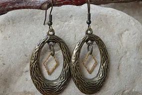 OVAL HOOP EARRINGS