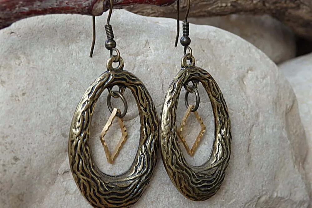 OVAL HOOP EARRINGS