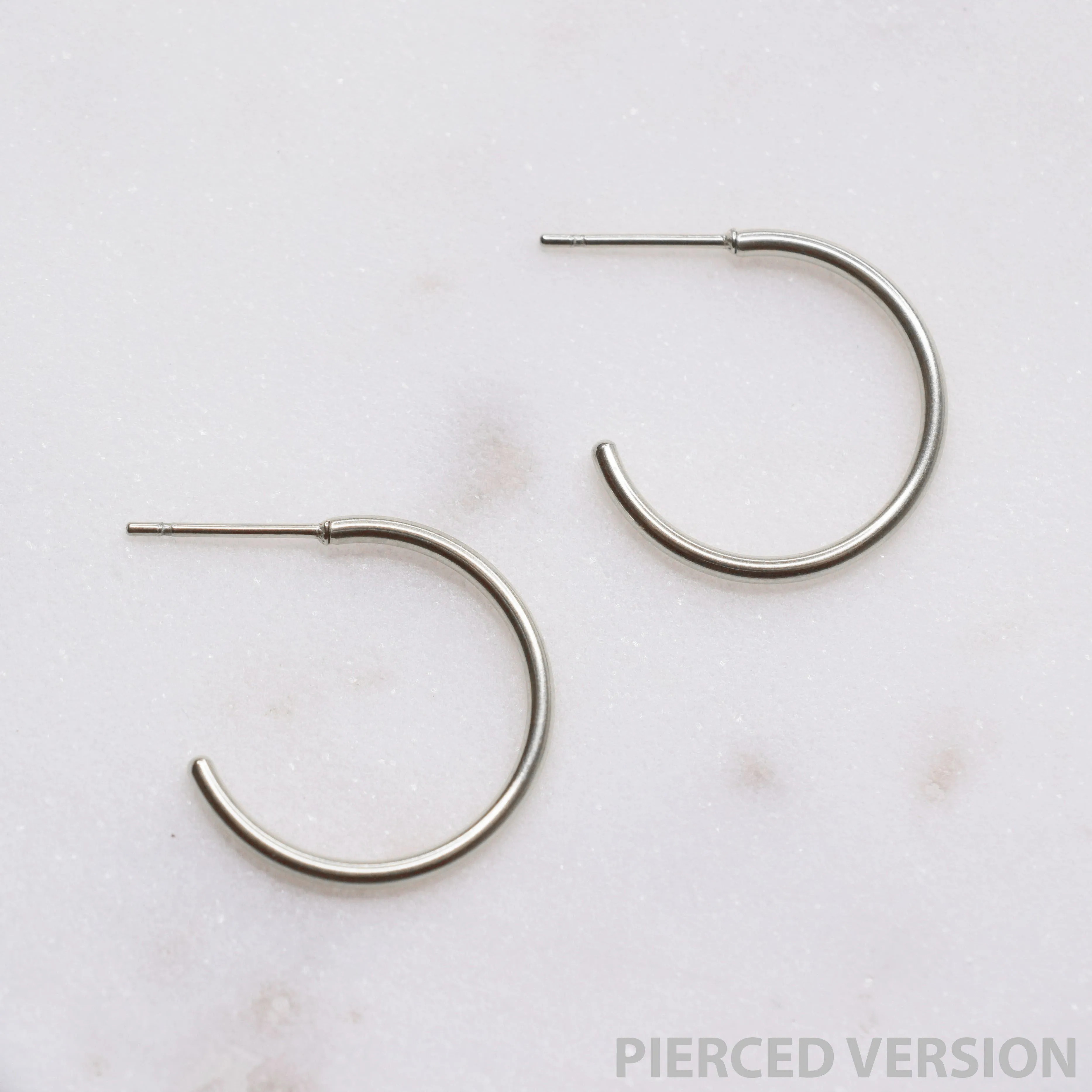 SMALL HOOP EARRINGS IN SILVER